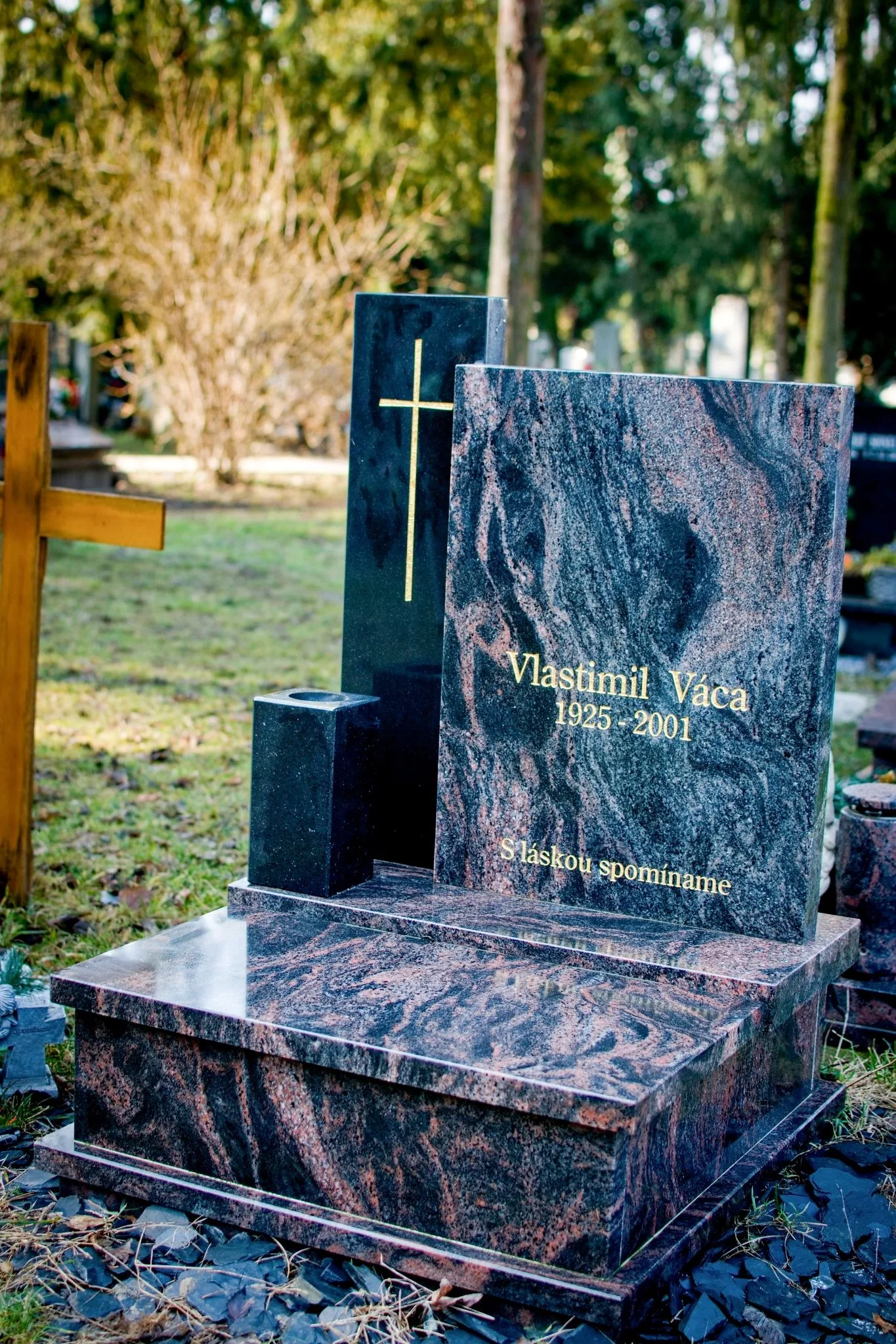 Urnový pomník UHS 1 - fotografia realizácie 3