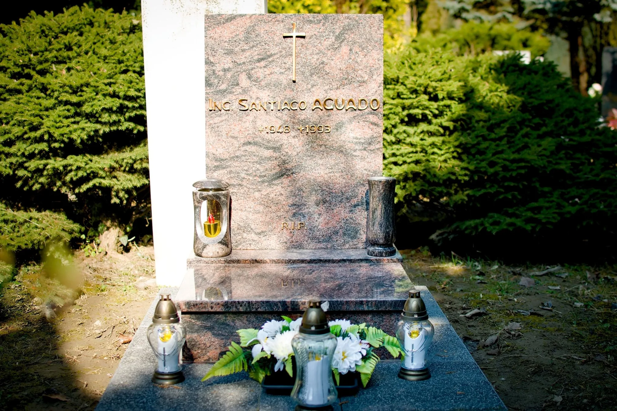 Urnový pomník UHS 2 - fotografia realizácie 1