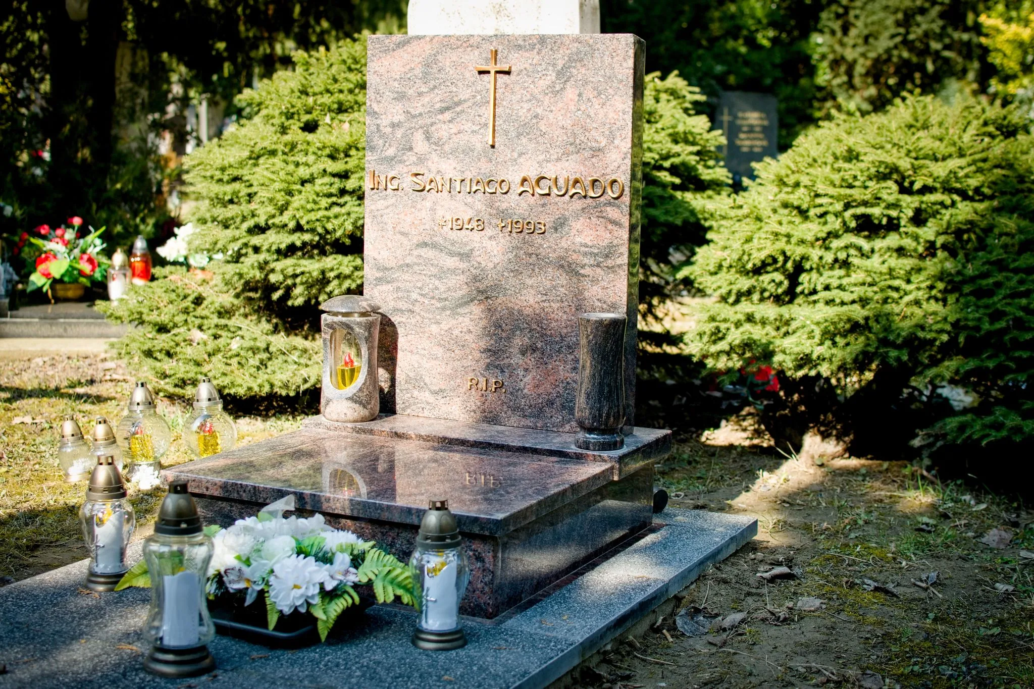 Urnový pomník UHS 2 - fotografia realizácie 3