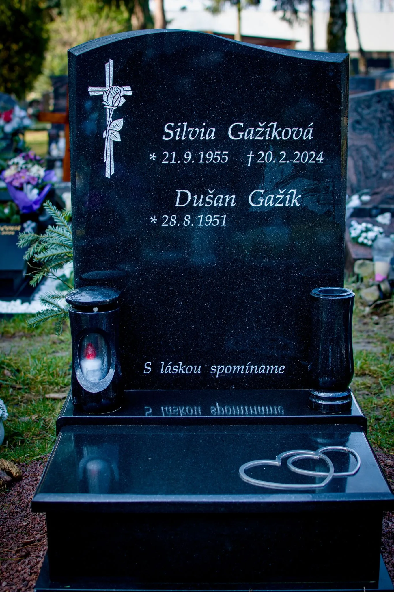 Urnový pomník UHS 4 - fotografia realizácie 1