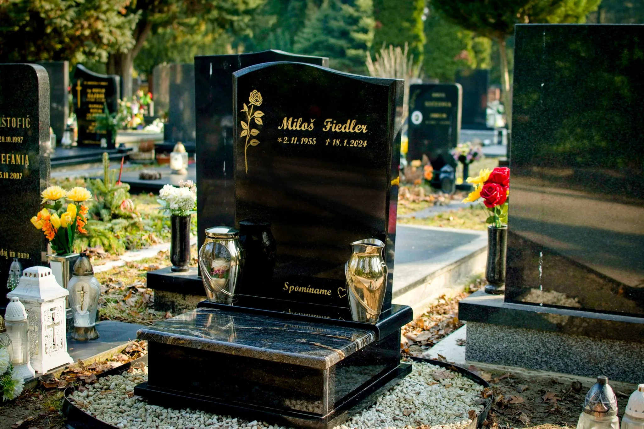 Urnový pomník UHS 41 - fotografia realizácie 3