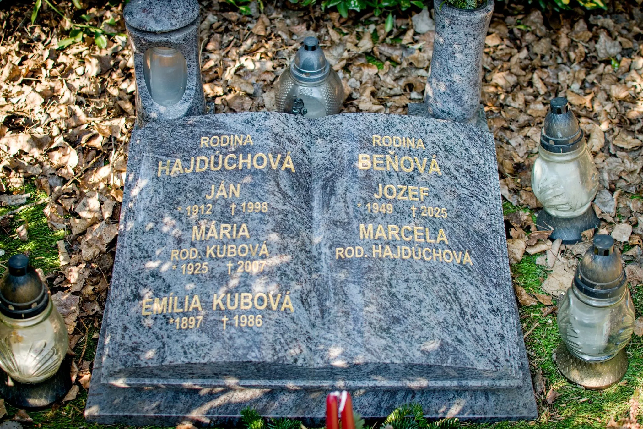 Urnový pomník UHS 9 - fotografia realizácie 1