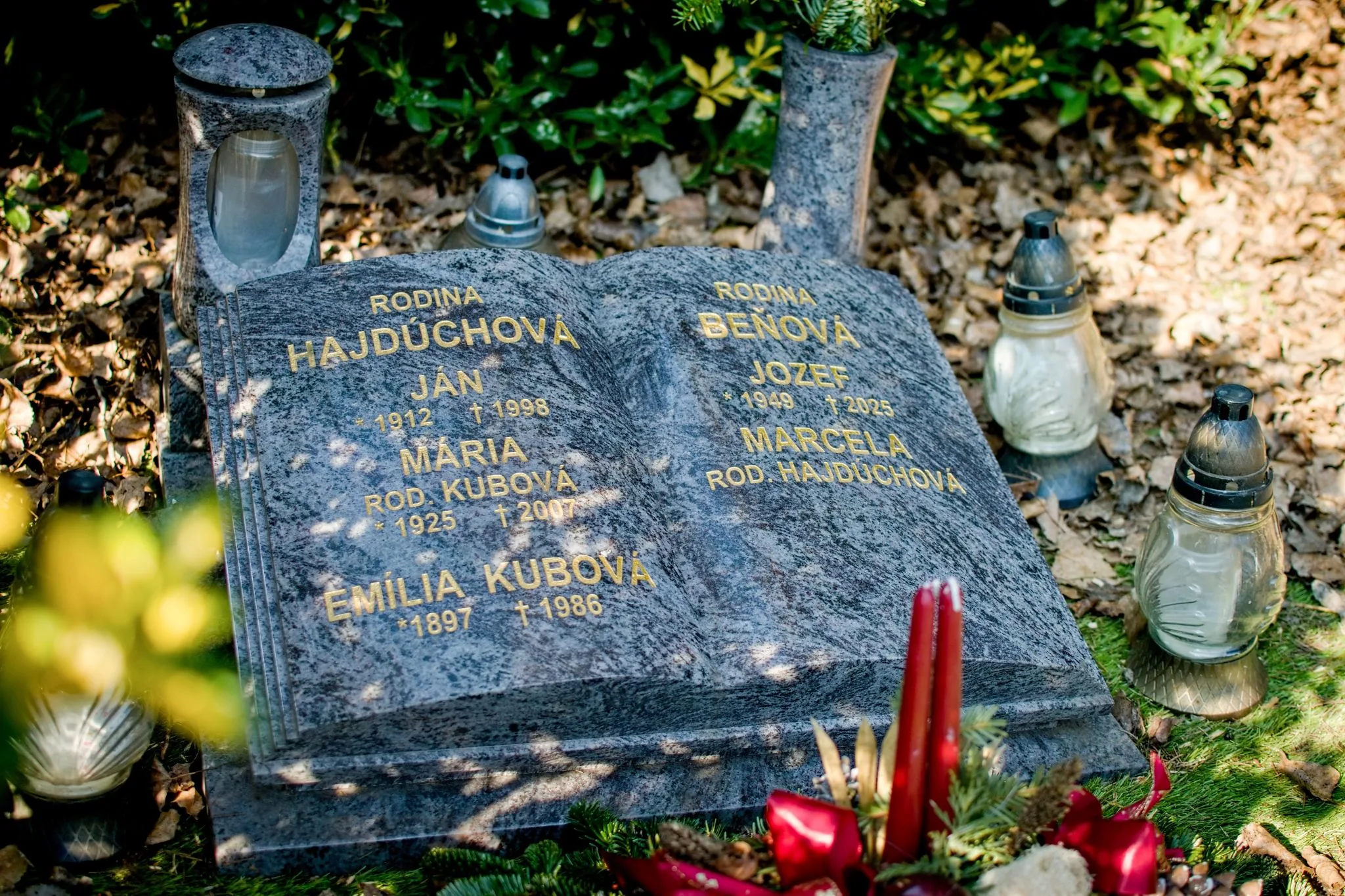 Urnový pomník UHS 9 - fotografia realizácie 2