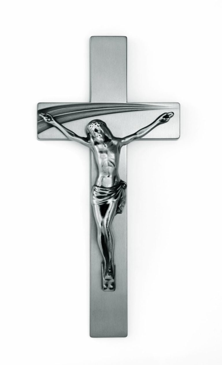 K52-4-25aN Kríž Serena s Ježišom strieborný